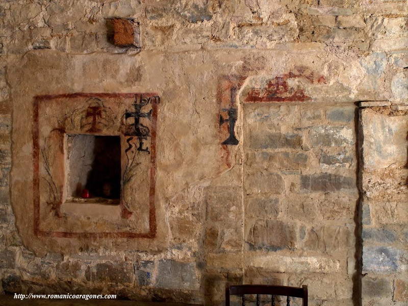 DETALLE MURO NORTE. PUERTA CEGADA Y CREDENCIA